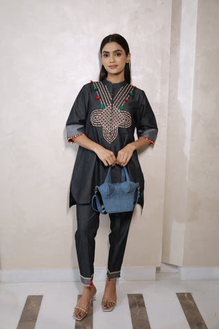 Heritage Kurta Set in Black1