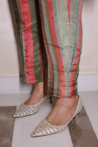 Jhalak Kurta Set
2