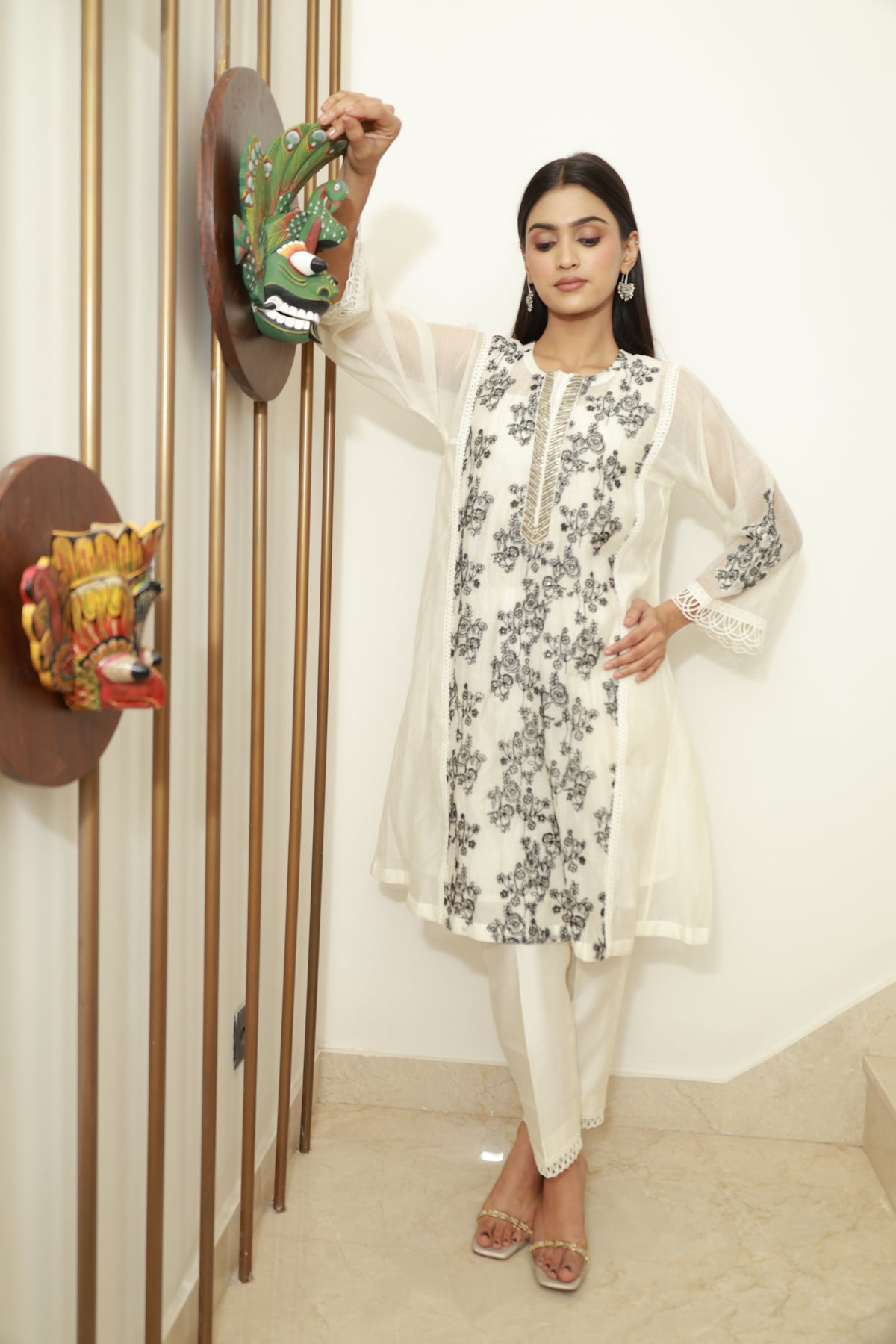 Kaner Kurta Set in Black over White
1