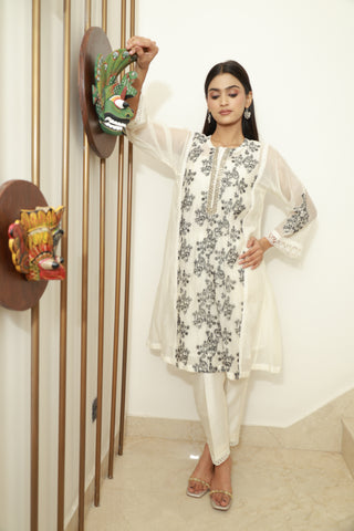 Kaner Kurta Set in Black over White
1