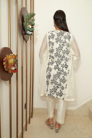 Kaner Kurta Set in Black over White
2