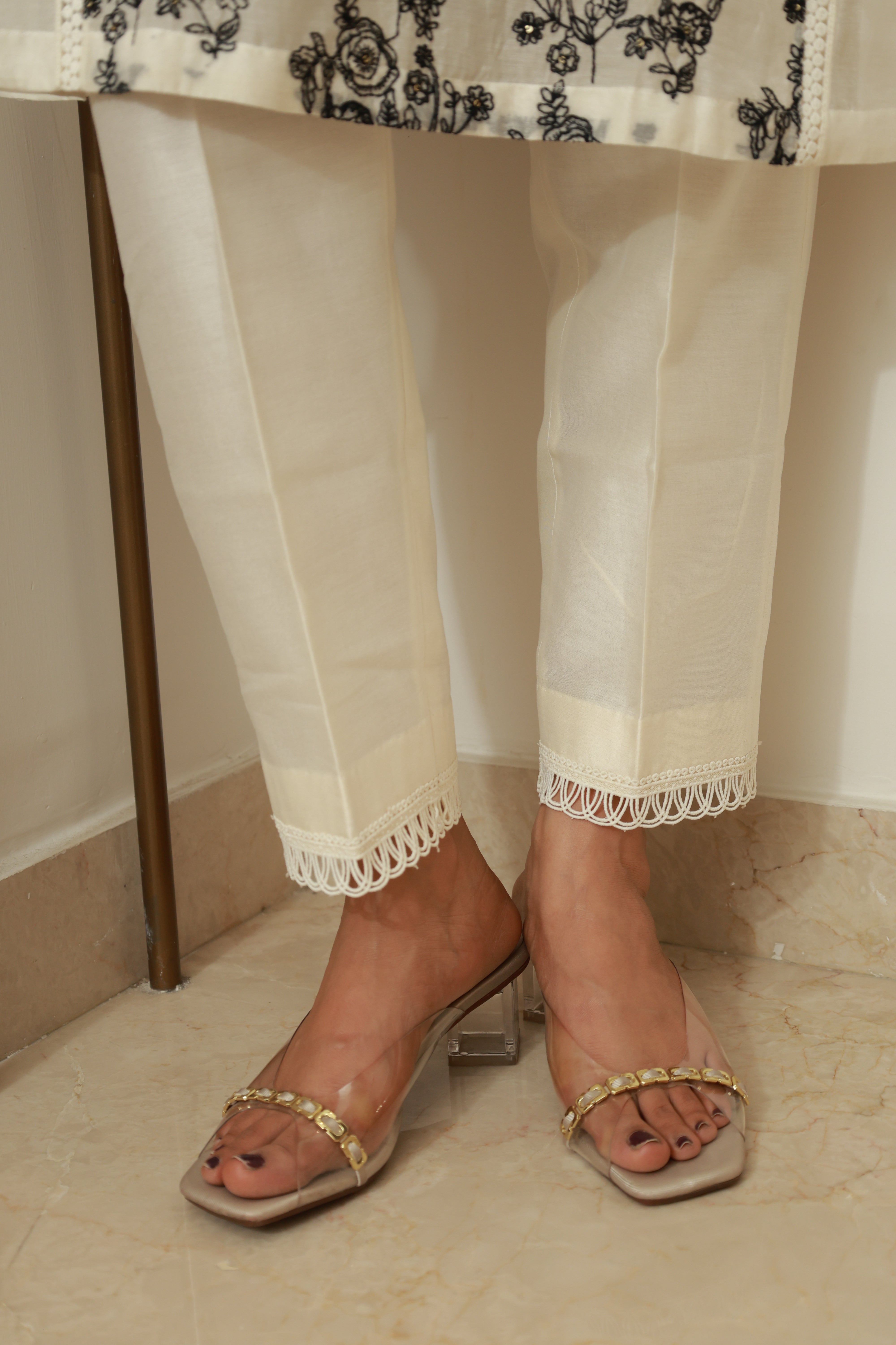 Kaner Kurta Set in Black over White
4