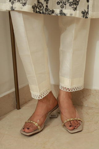Kaner Kurta Set in Black over White
4
