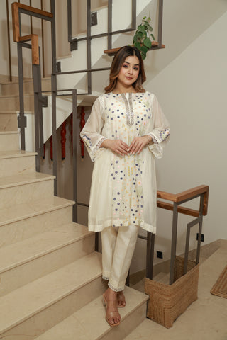 Kaner Kurta Set in Colourful motifs3