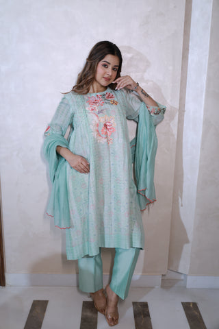 Kritika Kurta Set in Green1