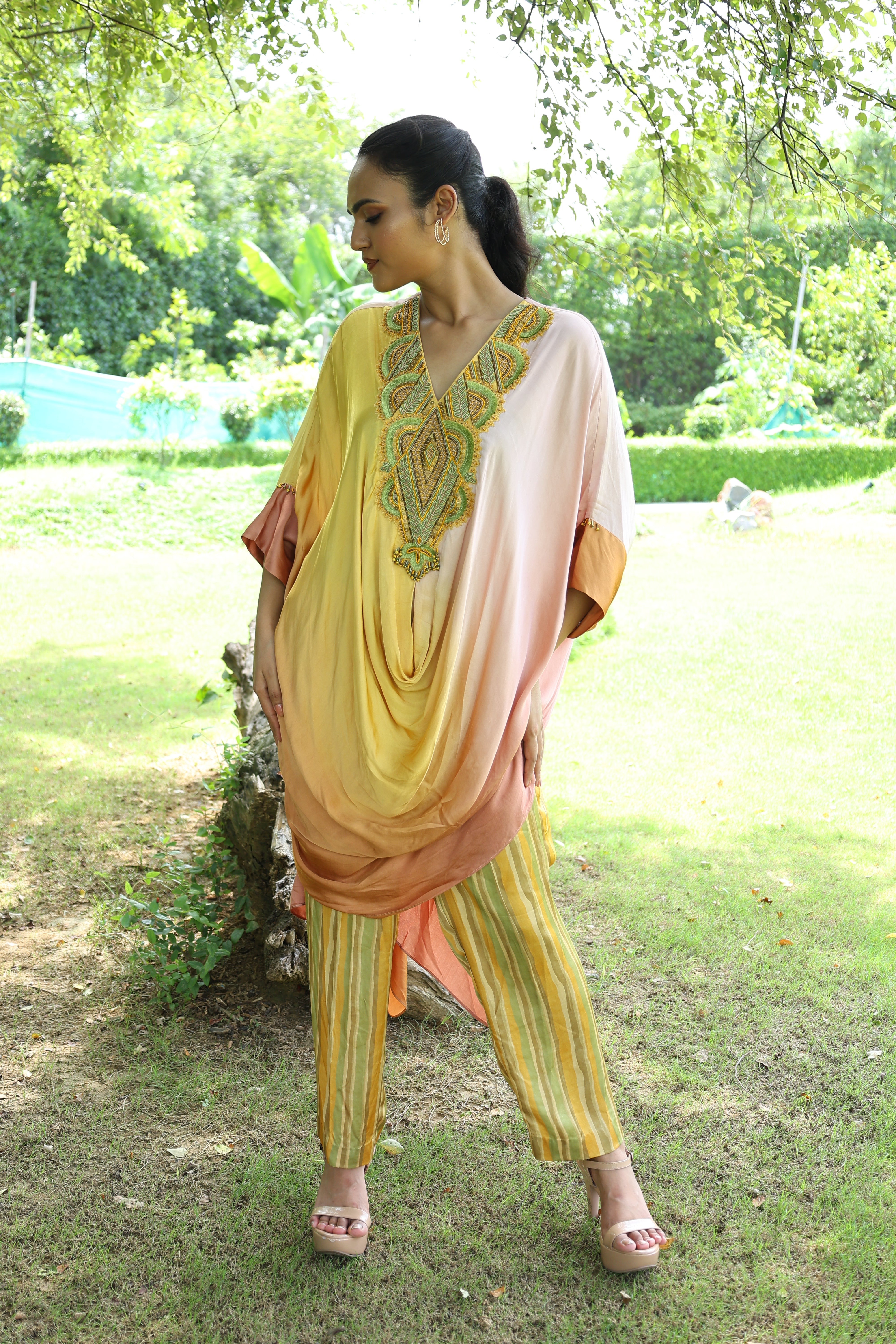 Veena Cape Set3